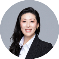 headshot of Cristina  Hwang