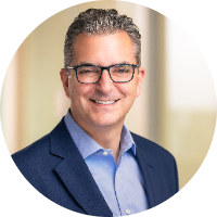 headshot of Gabriel  Holdsman